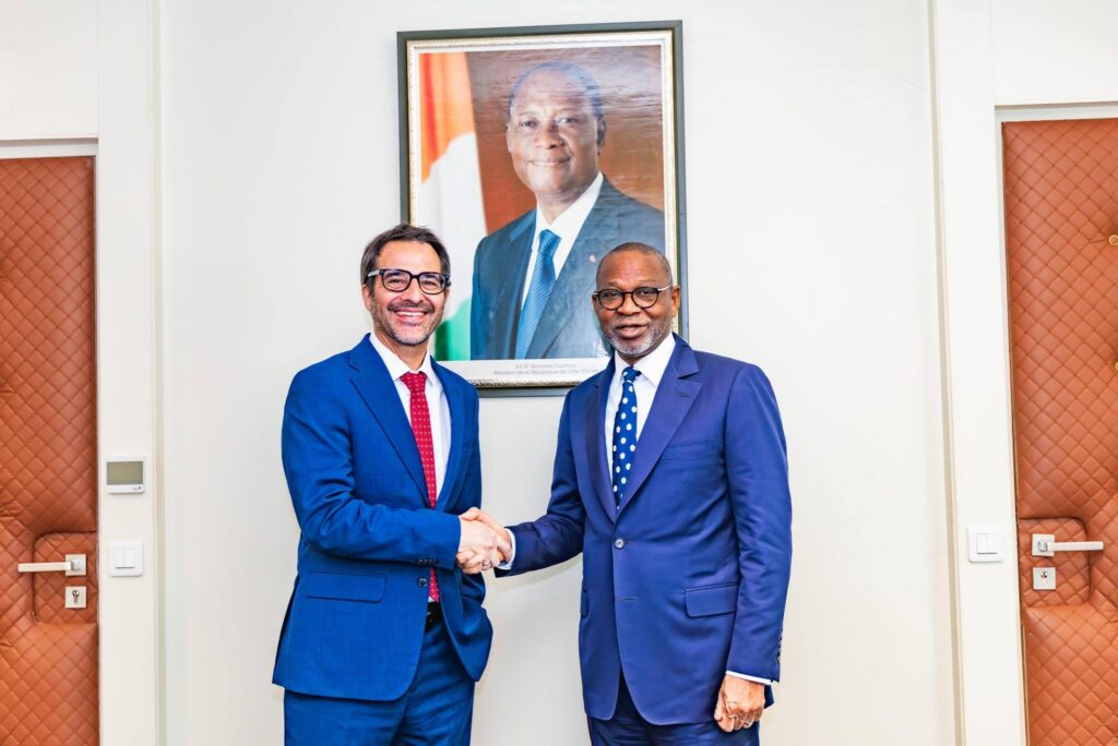 Réunion entre le ministre ivoirien de l’Emploi, Adama Kamara, et l’ambassadeur de Suisse en Côte d’Ivoire, Dominique Favre, portant sur la coopération en matière de formation professionnelle et la participation de la Côte d’Ivoire à la Conférence internationale du Travail à Genève.