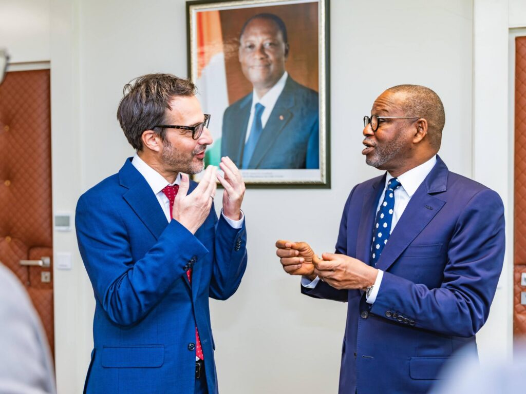 Réunion entre le ministre ivoirien de l’Emploi, Adama Kamara, et l’ambassadeur de Suisse en Côte d’Ivoire, Dominique Favre, portant sur la coopération en matière de formation professionnelle et la participation de la Côte d’Ivoire à la Conférence internationale du Travail à Genève.